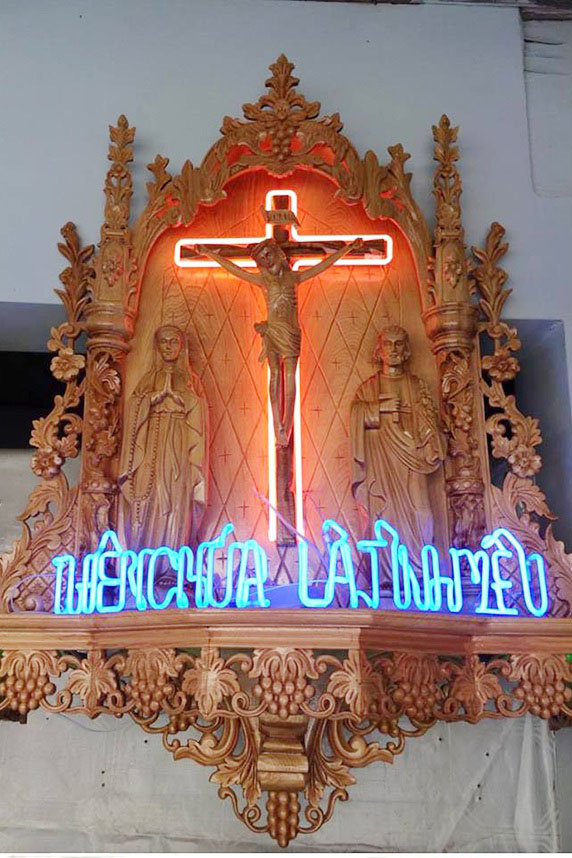 Mẫu bàn thờ Công Giáo bằng gỗ đẹp