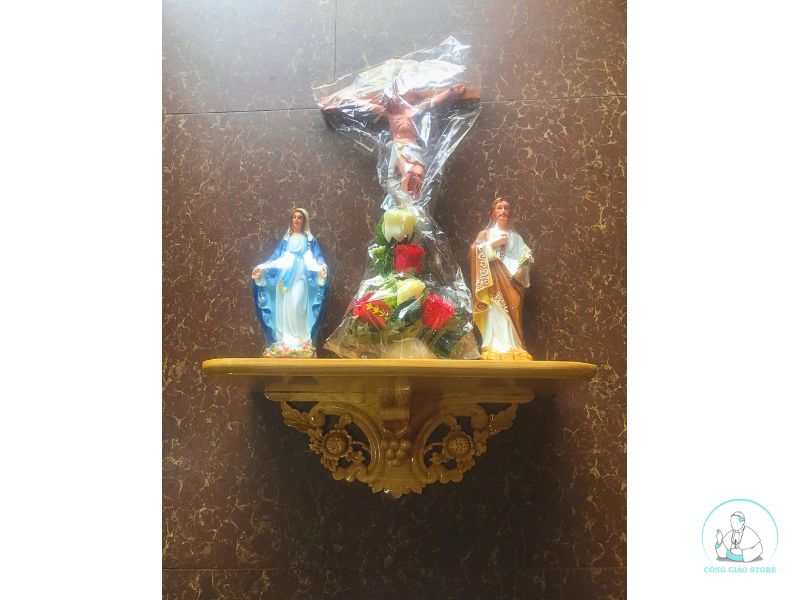 biến thể mẫu kệ thờ Chúa gỗ thông KBT03