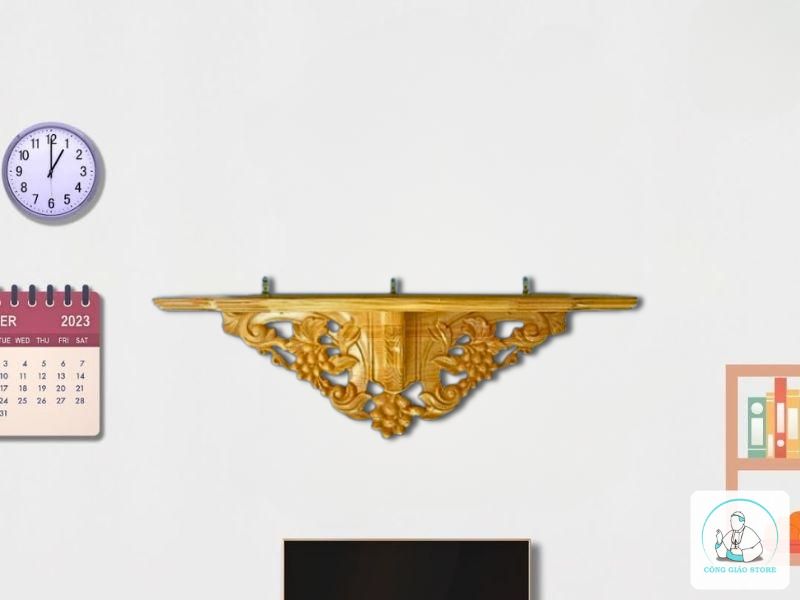 Mẫu kệ thờ Chúa treo tường hoa văn gỗ thông KBT03