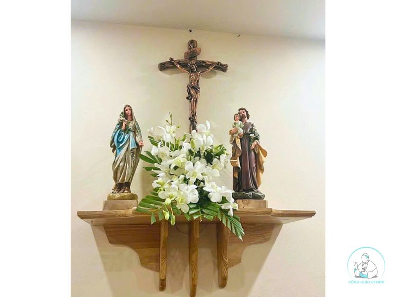 biến thể mẫu kệ thờ Chúa 3 chân KBT05 gỗ thông